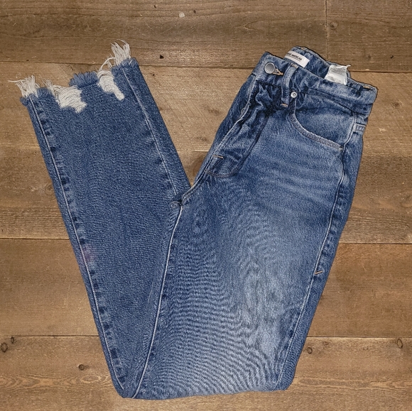 Good American Good Boy Chewed hem Jeans - Picture 6 of 6